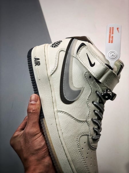 Air Force 1 07 Mid Branco e Preto - Vista 2
