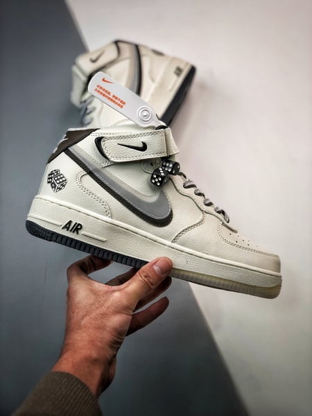 Air Force 1 07 Mid Branco e Preto - Vista 3