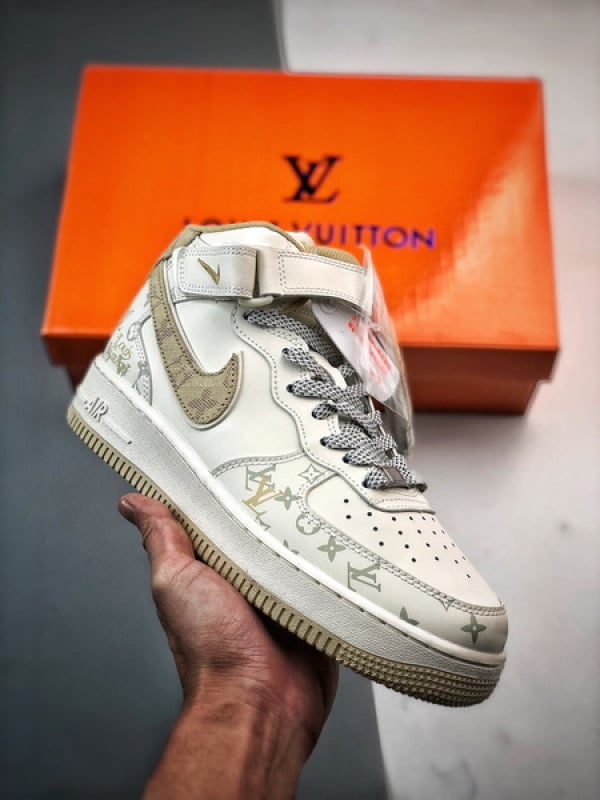 Air Force 1 07 Mid LV Branco e Caqui Estampado - Vista 1