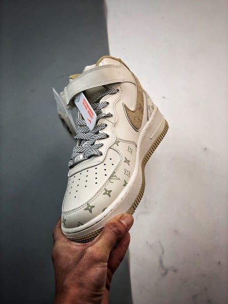 Air Force 1 07 Mid LV Branco e Caqui Estampado - Vista 5