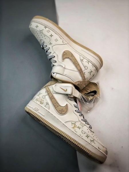 Air Force 1 07 Mid LV Branco e Caqui Estampado - Vista 6