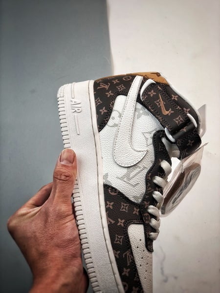 Air Force 1 07 Mid LV Branco e Marrom Estampado Completo - Vista 2