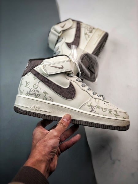 Air Force 1 07 Mid LV Branco e Cinzento Escuro Estampado - Vista 7