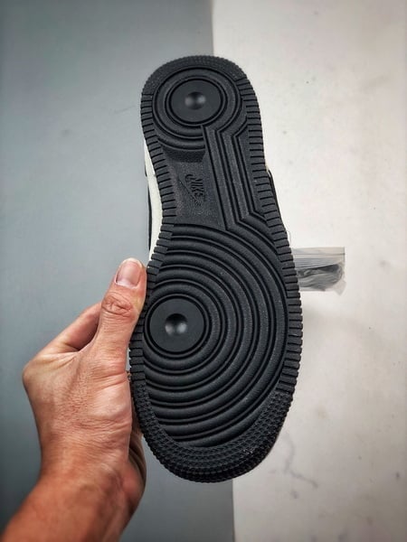 Air Force 1 07 Mid LVBege e Preto - Vista 4