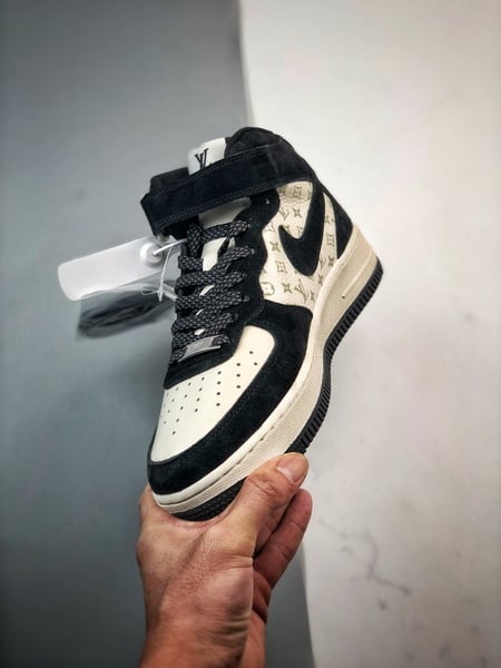 Air Force 1 07 Mid LVBege e Preto - Vista 5