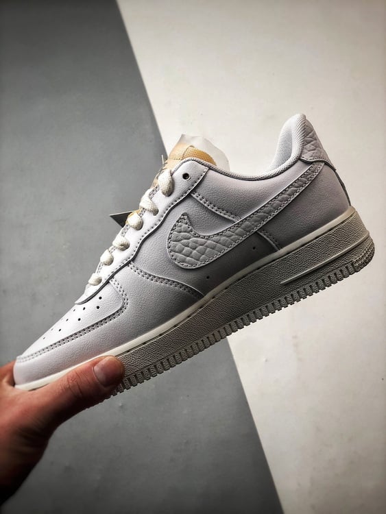 Nike Air Force 1 Low 07 LX White Onyx Bling - Vista 5