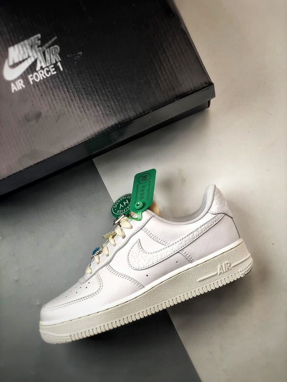 Nike Air Force 1 Low 07 LX White Onyx Bling - Vista 8