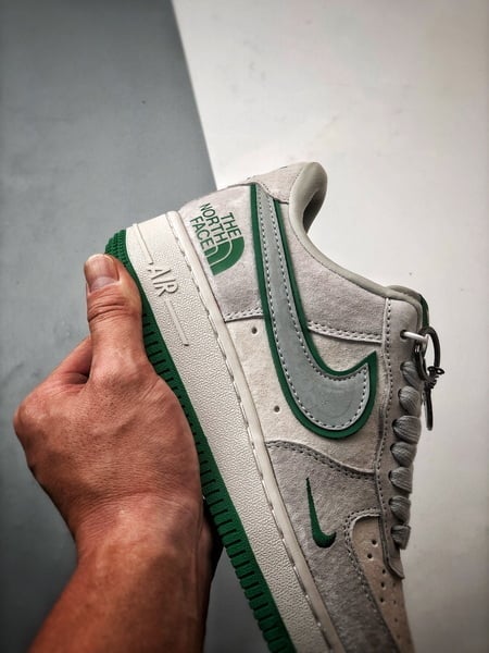 Air Force 1 Low North Face CDG Cinza e Verde - Vista 2