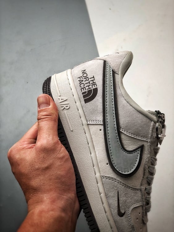 Air Force 1 Low North Face CDG Cinza e Preto - Vista 2