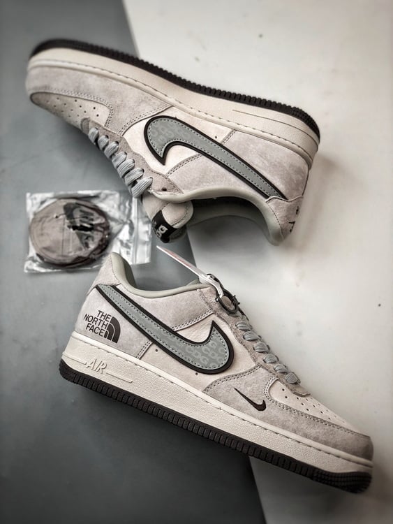 Air Force 1 Low North Face CDG Cinza e Preto - Vista 6