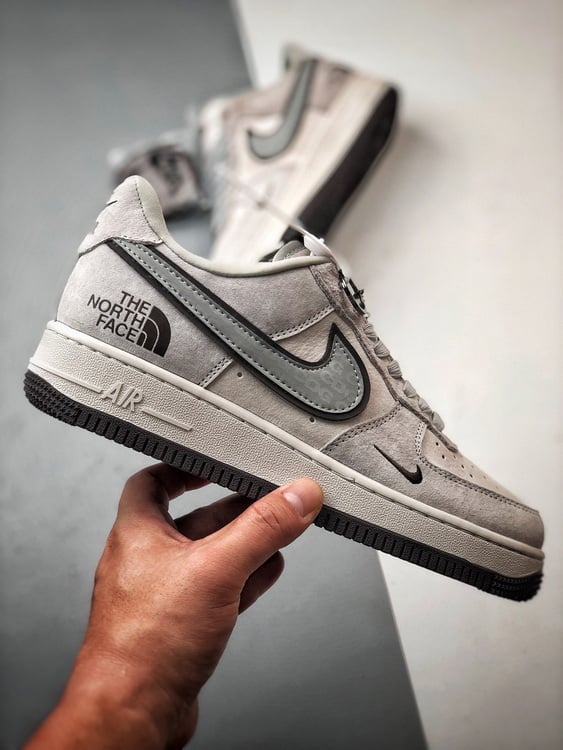 Air Force 1 Low North Face CDG Cinza e Preto - Vista 7