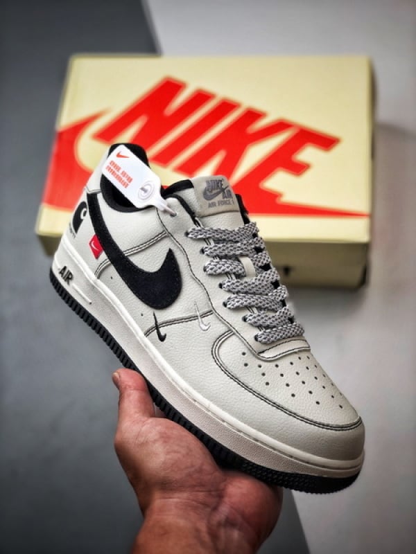Air Force 1 Low x Carhartt Creme e Preto - Vista 1