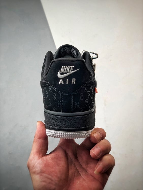 Nike Air Force 1 Low Gucci Camurça Preta - Vista 3