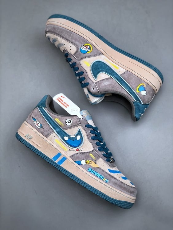 Air Force 1 Low Doraemon Cinzento e Azul - Vista 2