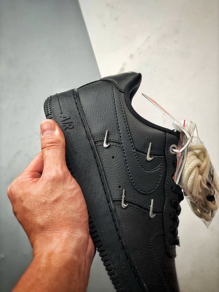 Air Force 1 Low Quatro Ganchos Preto - Vista 2