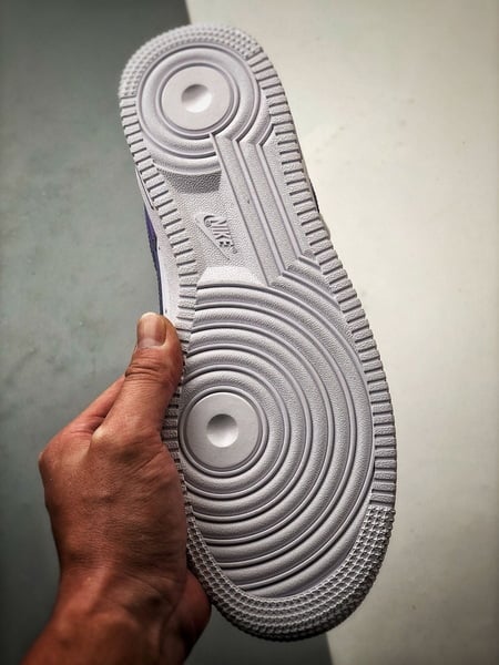 Air Force 1 Low Pequena Bruxa Skull Branco e Roxo - Vista 4