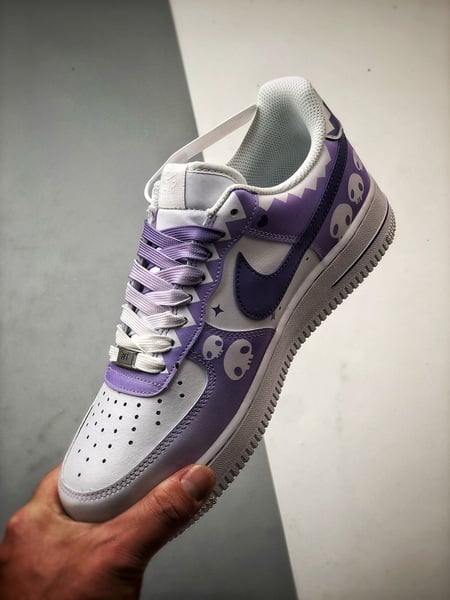 Air Force 1 Low Pequena Bruxa Skull Branco e Roxo - Vista 5