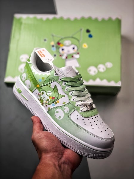 Air Force 1 Low Colaboração Bruxinha e Caveira - Vista 2