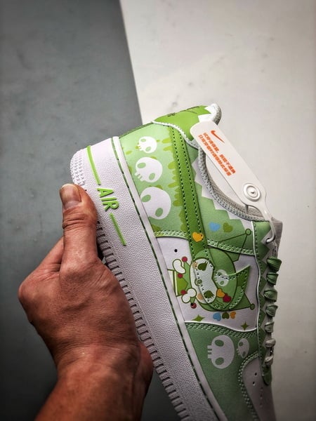 Air Force 1 Low Colaboração Bruxinha e Caveira - Vista 3