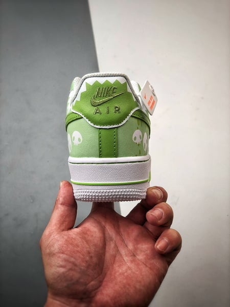 Air Force 1 Low Colaboração Bruxinha e Caveira - Vista 4