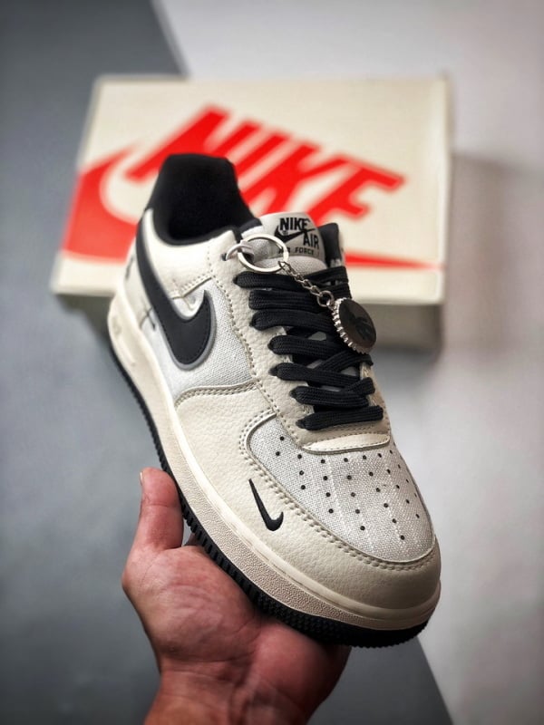 Nike Air Force 1 Low Violent Bear Branco e Preto - Vista 1