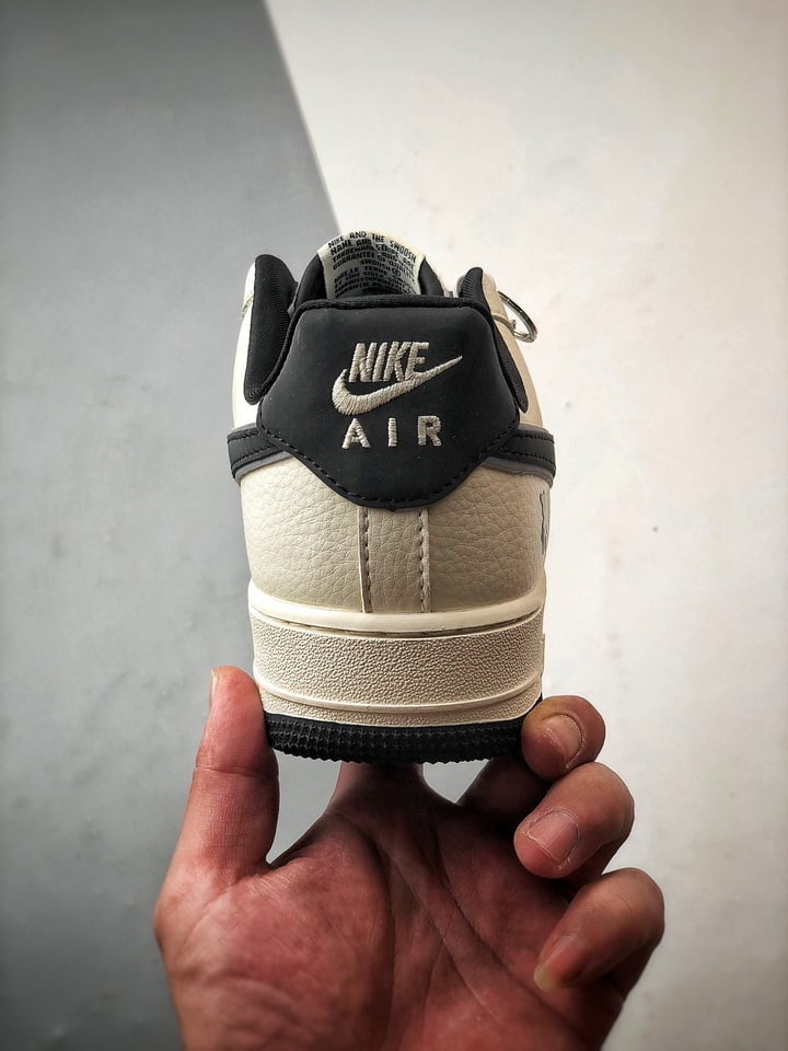 Nike Air Force 1 Low Violent Bear Branco e Preto - Vista 3