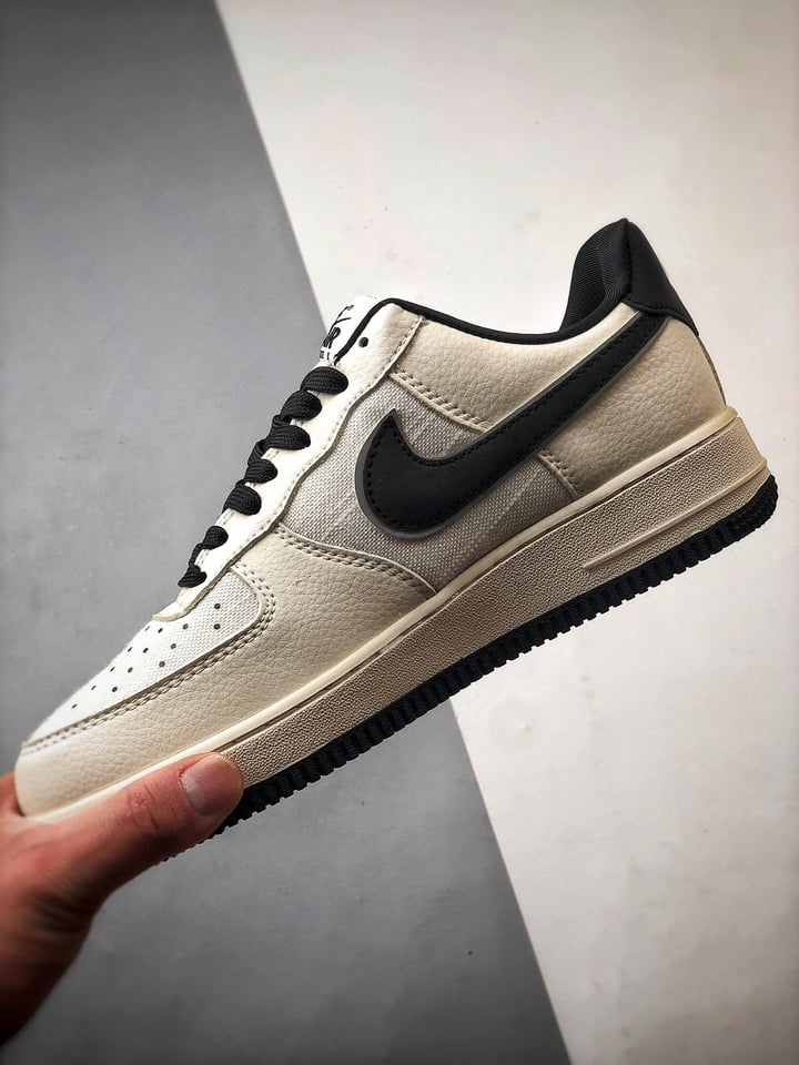 Nike Air Force 1 Low Violent Bear Branco e Preto - Vista 5