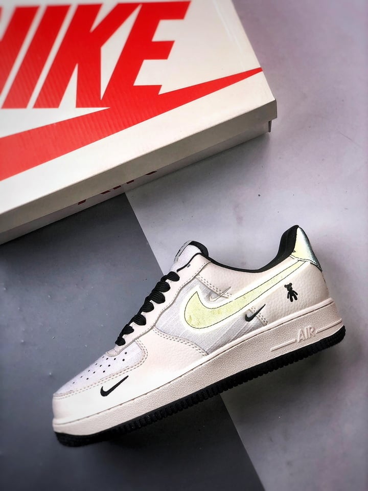 Nike Air Force 1 Low Violent Bear Branco e Preto - Vista 8