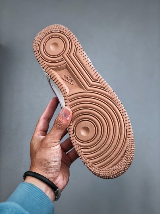 Air Force 1 Low Ano da Cobra Branco e Castanho - Vista 3