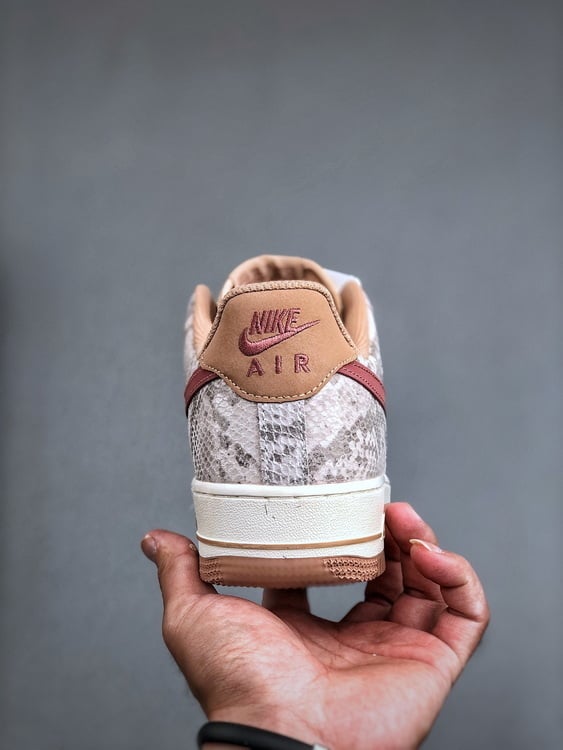 Air Force 1 Low Ano da Cobra Branco e Castanho - Vista 4