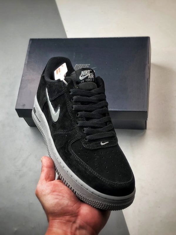 Air Force 1 Low Preto e Cinzento com Mini Gancho - Vista 1