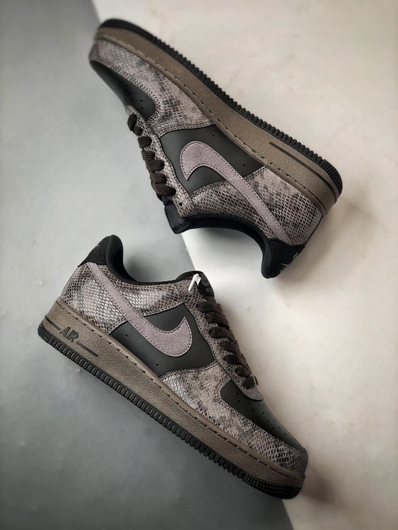 Air Force 1 Low Preto e Cinzento com Pele de Cobra - Vista 6