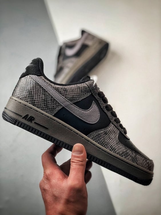Air Force 1 Low Preto e Cinzento com Pele de Cobra - Vista 7