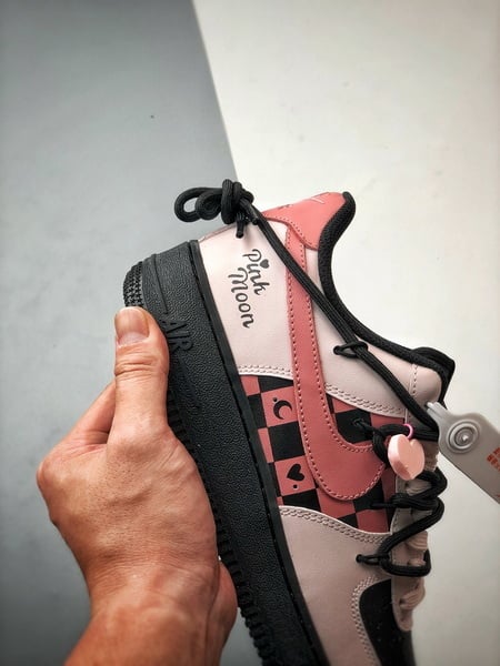 Air Force 1 Low Black Sugar Girl Preto e Rosa com Cordões - Vista 2