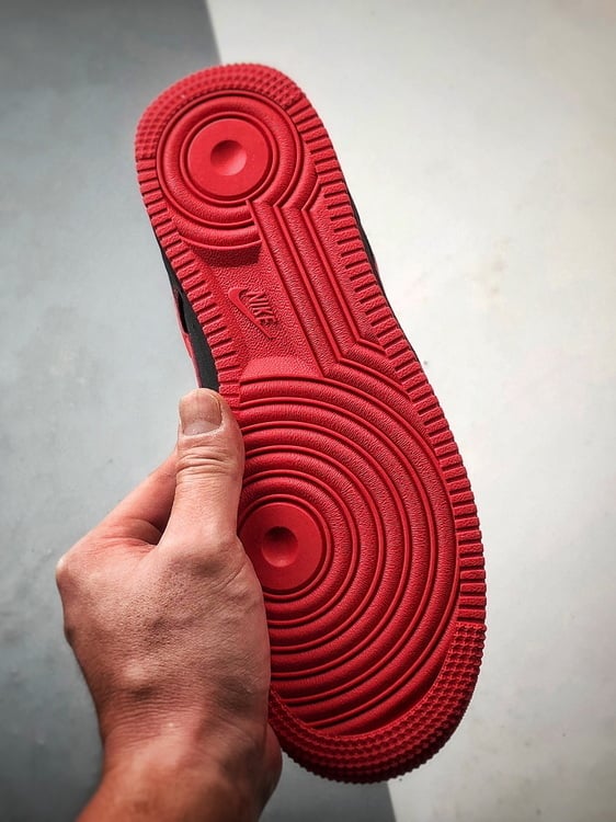 Air Force 1 Low Preto e Vermelho com Brilhantes Estrela - Vista 4