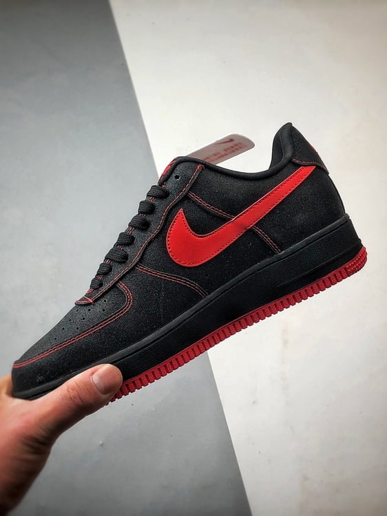 Air Force 1 Low Preto e Vermelho com Brilhantes Estrela - Vista 5