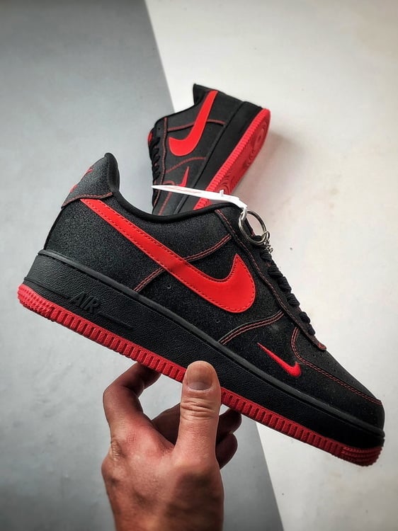 Air Force 1 Low Preto e Vermelho com Brilhantes Estrela - Vista 7