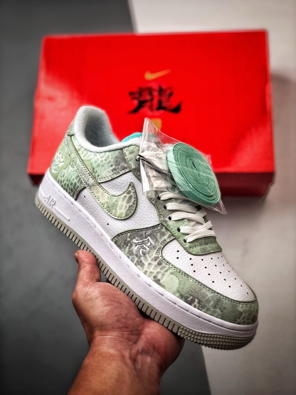Air Force 1 Low Dragon Year Branco e Ciano - Vista 1