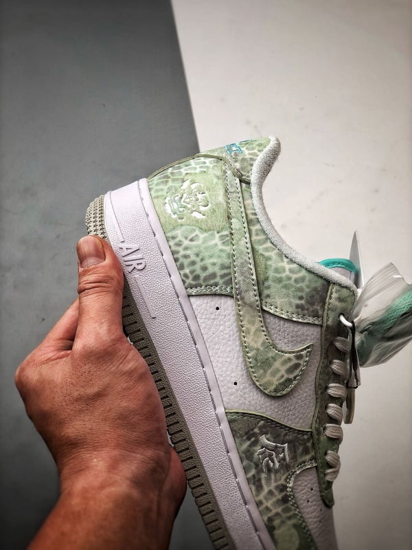 Air Force 1 Low Dragon Year Branco e Ciano - Vista 2