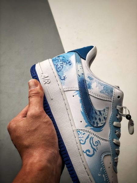 Air Force 1 Low Edição Ano do Dragão Azul e Branco - Vista 2
