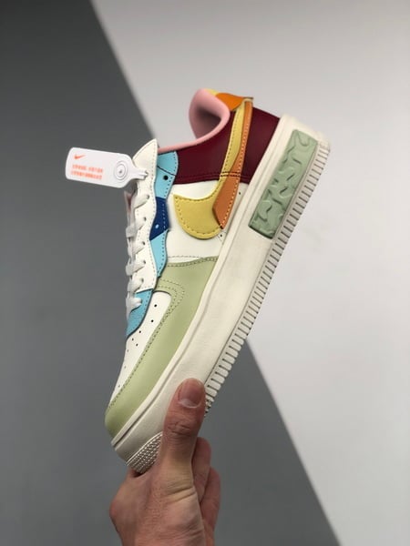 Air Force 1 Low Fontanka Poro do Sol Dourado - Vista 3