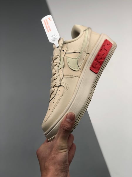 Air Force 1 Low Fontanka Bege e Vermelho - Vista 3