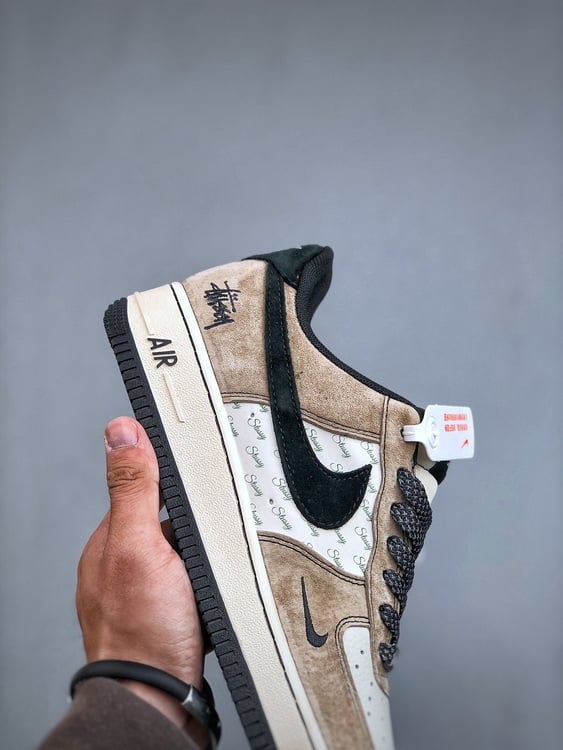 Nike Air Force 1 Low 07 x Stussy - Vista 5