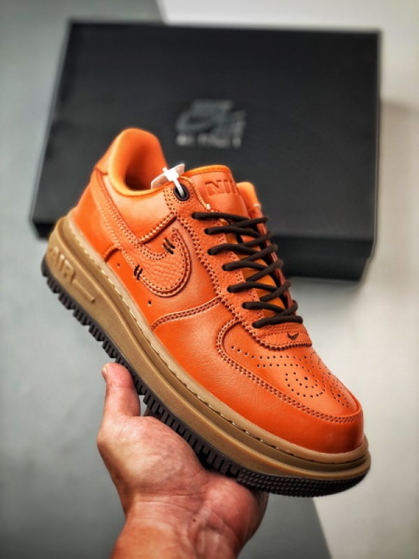 Air Force 1 Low Luxe Laranja e Castanho - Vista 1
