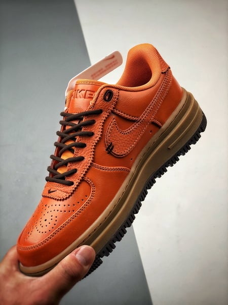Air Force 1 Low Luxe Laranja e Castanho - Vista 5