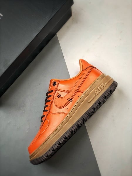 Air Force 1 Low Luxe Laranja e Castanho - Vista 8