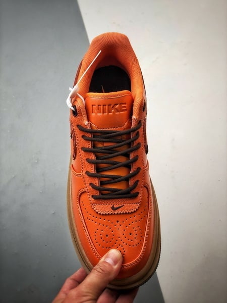 Air Force 1 Low Luxe Laranja e Castanho - Vista 9