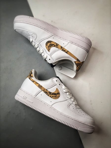 Air Force 1 Low Retro Branco e Amarelo Snake Hook - Vista 6
