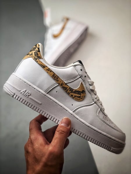 Air Force 1 Low Retro Branco e Amarelo Snake Hook - Vista 7