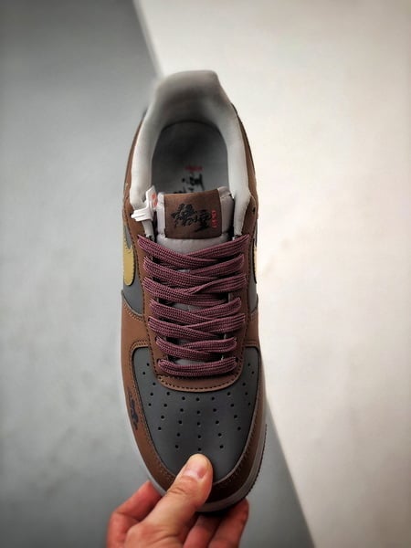 Air Force 1 Low 'By You' Goku Cinza, Vermelho e Dourado - Vista 9